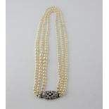 Graduated three row cultured pearl necklace, white round pearls measuring from 7 to 4mm in diameter,