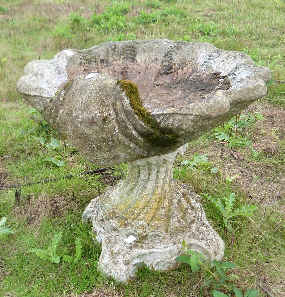 Composite stone bird bath in the form of a shell 45cm high - Image 3 of 6