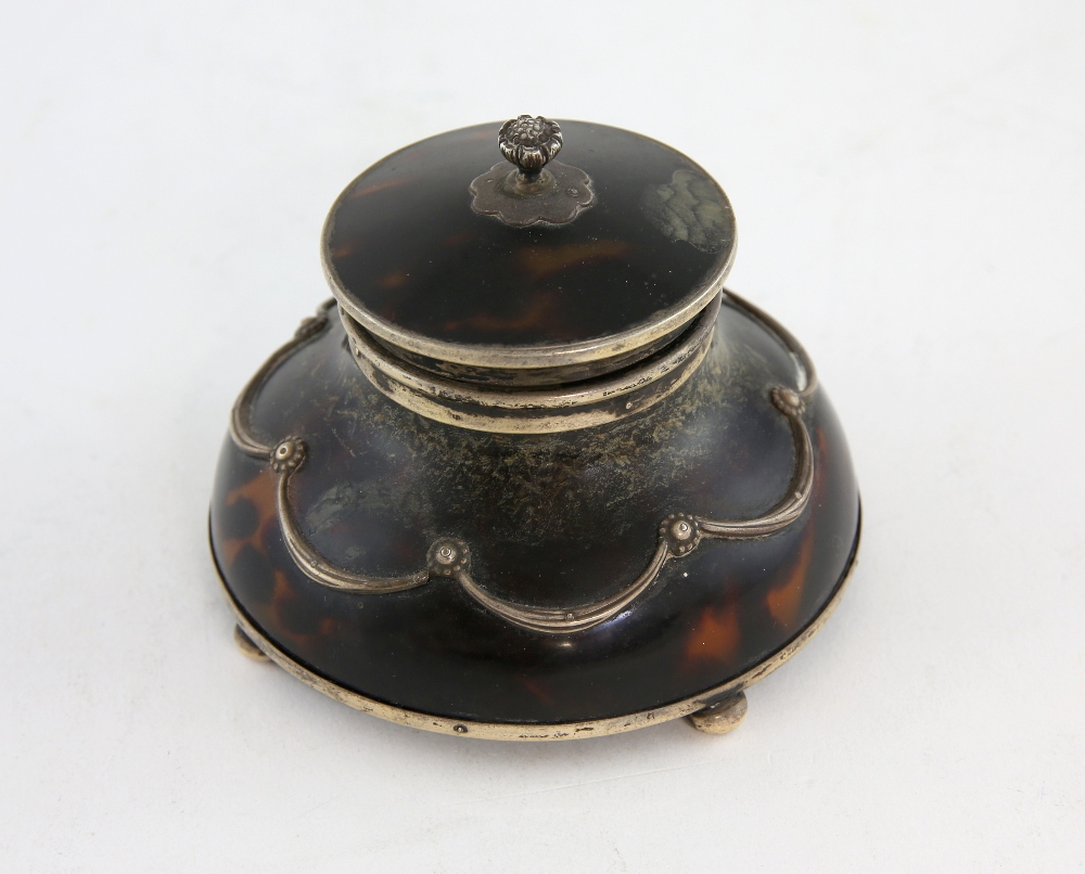 Edward VII silver and tortoiseshell mounted inkwell with floral finial, on four squashed bun feet,