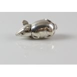 Novelty silver vesta case in the form of a mouse, interior stamped 925, 1 oz. (33 gr.), 6 cm loing.