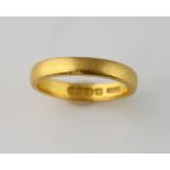Gold wedding band, in 22 ct, hallmarked Birmingham 1924, ring size N. Gross weight 4.7 grams