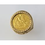 Ring mounted with 1982 half sovereign, with open work shoulders in 9 ct yellow gold, size M. 9 ct