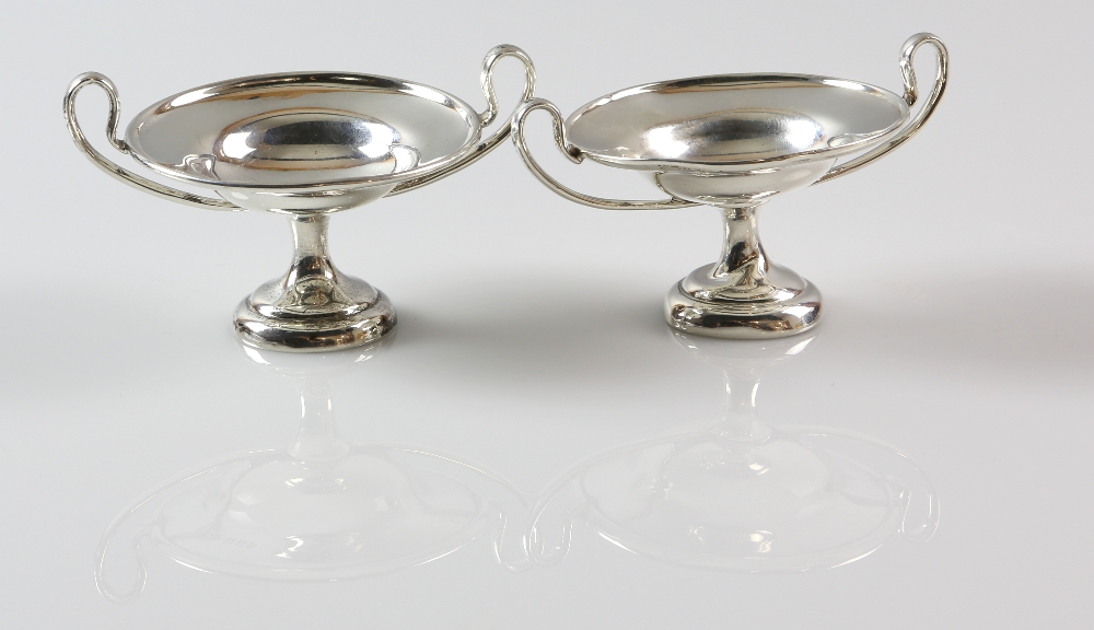 George V pair of silver tazza form pedestal dishes, by Goldsmiths and Silversmiths, London 1918, 6