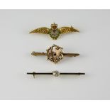 Old cut diamond bar brooch, estimated diamond weight 0.30 carat, mounted yellow and white metal