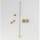 Group of gold jewellery, two matching 'S' shaped brooches, with pin and roll catch fittings,