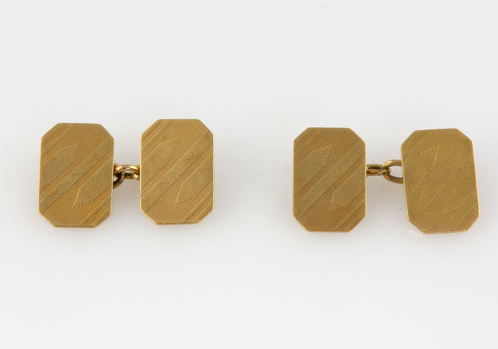 Vintage cufflinks, engraved rectangular panels with canted corners, connected by chain links, in 9 - Image 2 of 4