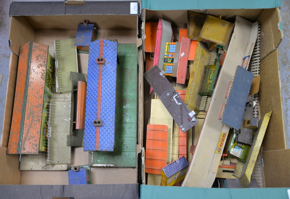 A quantity of Hornby tin plate platforms. (qty)Provenance: Single owner stock collection of Robert - Image 2 of 2