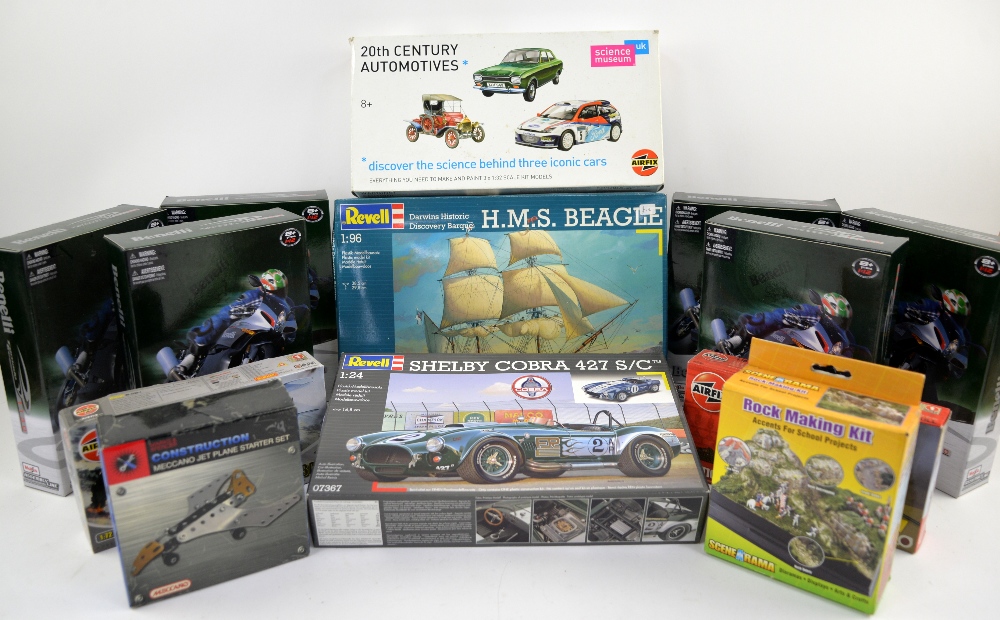 A quantity of motoring and military construction kits including Airfix, Maisto Benelli 1130 and