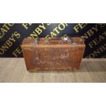 VINTAGE LEATHER SUITCASE