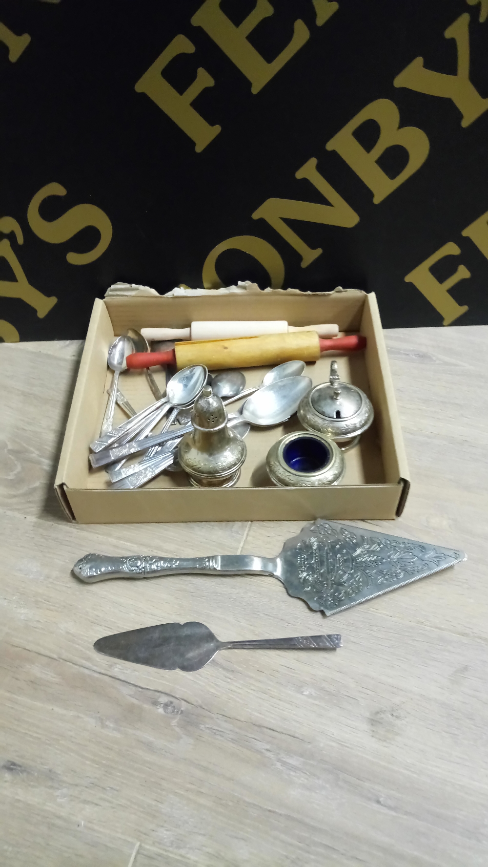 SMALL BOX FLATWARE & OTHERS