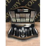 1940'S OAK CANTEEN BOX OF CUTLERY & carving set