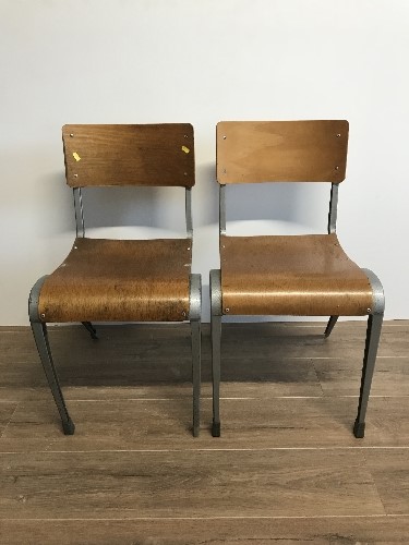 JAMES LEONARD FOR ESAVIAN 20 BENT PLYWOOD & METAL STACKING SCHOOL CHAIRS