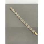 18CT GOLD CLUSTER DIAMOND BRACELET