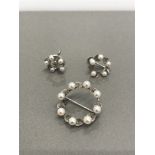 BROOCH AND EARRINGS WHITE GOLD SET WITH PEARLS