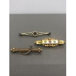 3 BOXED 15CT BAR BROOCHES SET WITH SAPPHIRE & PEARL,