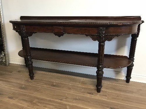 LATE 19THC MAHOGANY BUFFET SIDEBOARD WITH CENTRE DRAWER ON CARVED AND FLUTED LEGS 199CM WIDE X 97CM