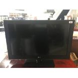 LG 32 INCH TV WITH REMOTE