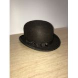 VINTAGE BOWLER HAT (size 7)