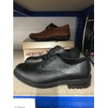 2 X PAIRS OF GENTS SHOES (SIZE 9)