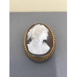 ANTIQUE GOLD CAMEO BROOCH (SOLID FRAME)