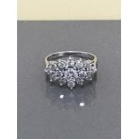 WHITE GOLD DIAMOND CLUSTER RING APPROX 1CT