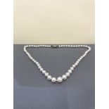 GOOD QUALITY PEARL NECKLACE ON YELLOW GOLD CLASP