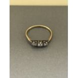 18CT 3 STONE DIAMOND RING (APPROX 3CT)