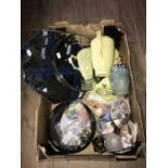 BOX OF MISCELLANEOUS HOUSEHOLD ORNAMENTS AND MIRRORS