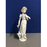 LLADRO 7611 Summer stroll (in original box)