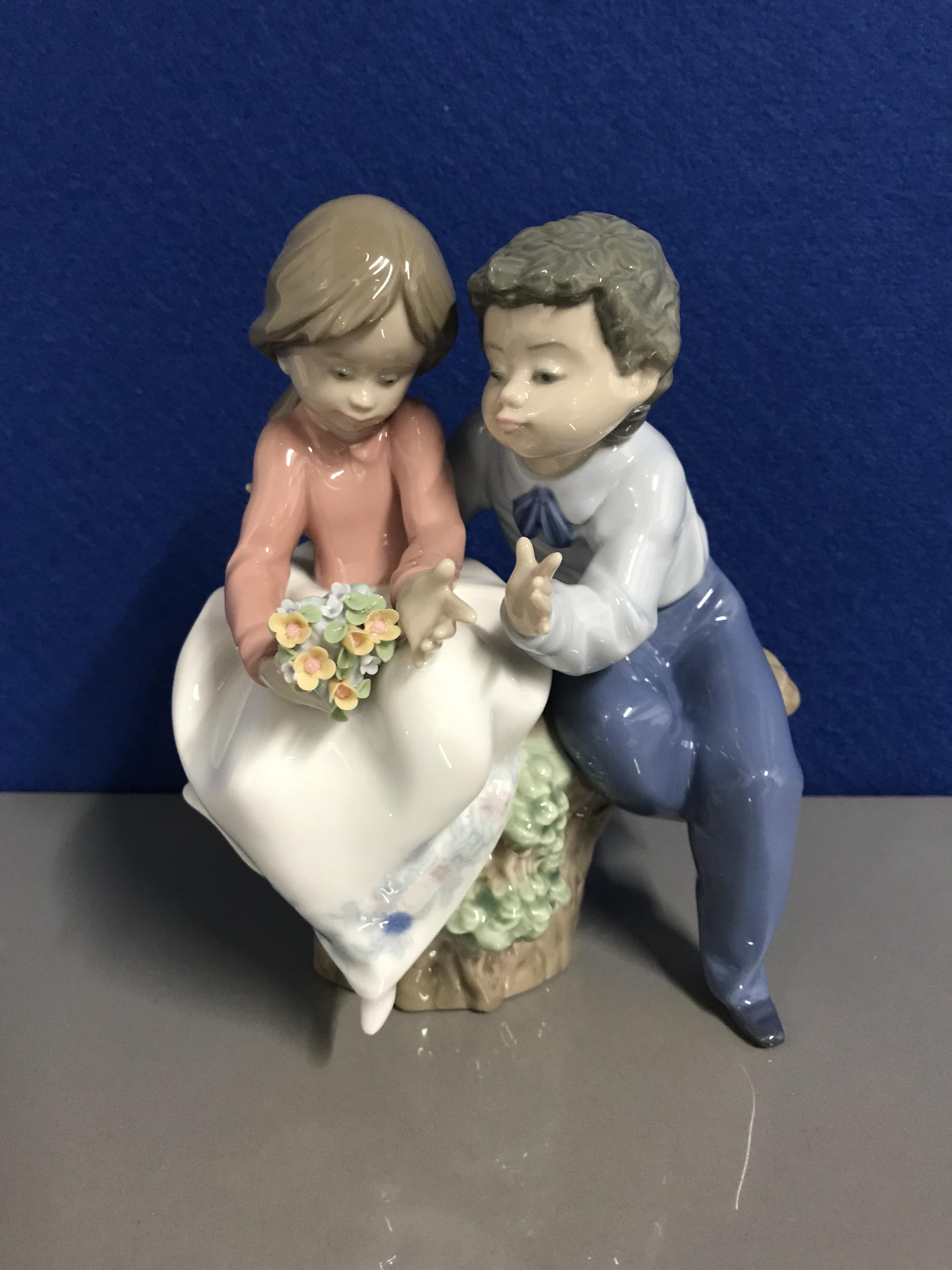 LLADRO 5701 Just a little kiss (in original box)