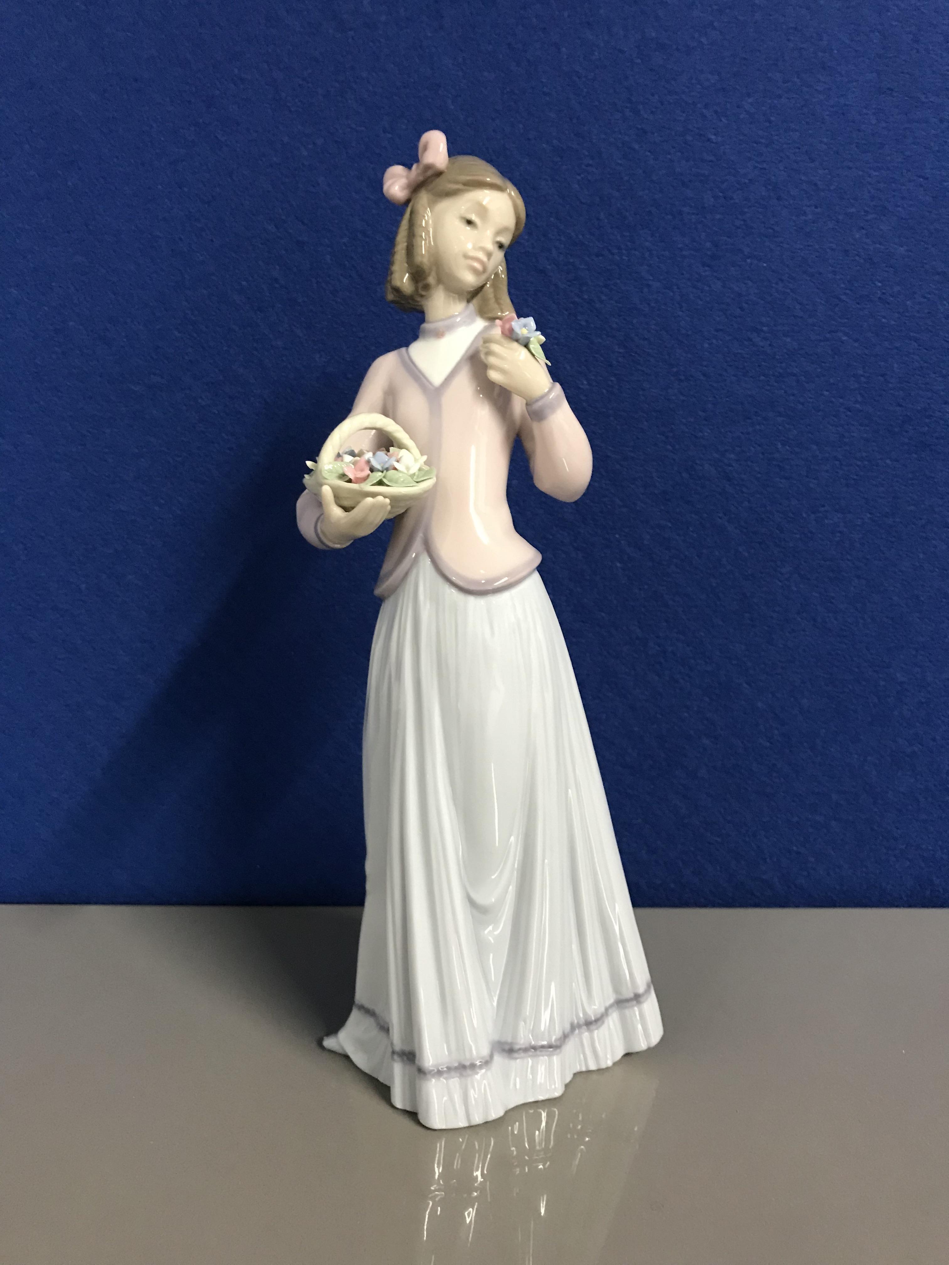 LLADRO 7644 Innocence in bloom (in original box)