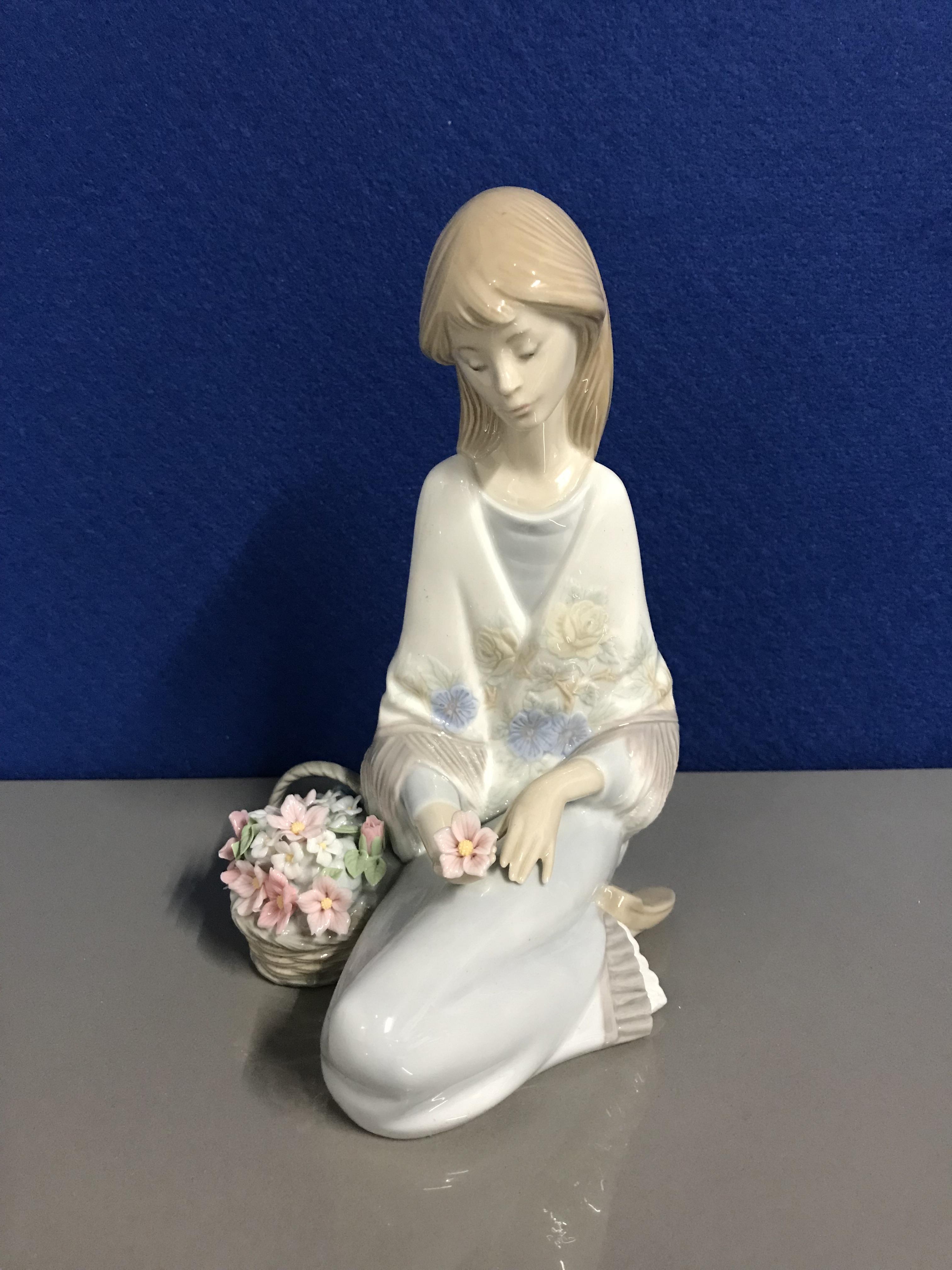 LLADRO 7607 Flower song (in original box)