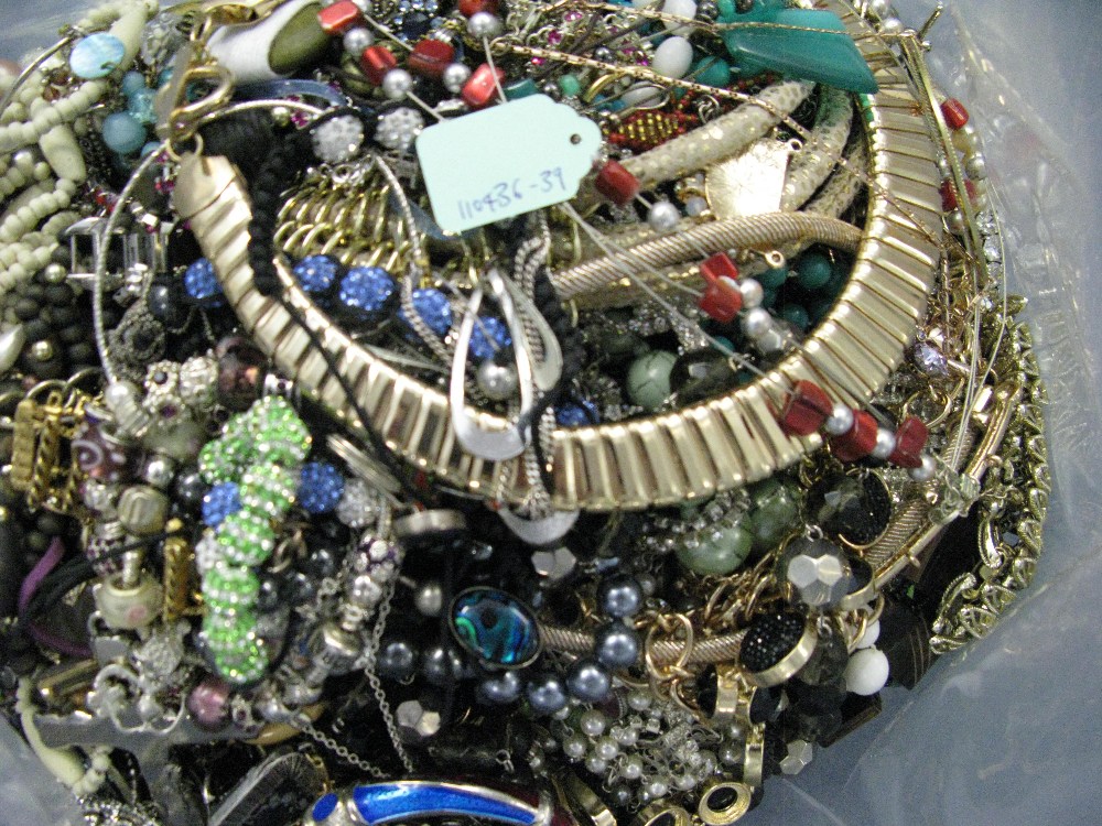 A bag containing a large quantity of costume jewellery. Many AF. Weight approximately 10.5kg. Due to - Image 2 of 2