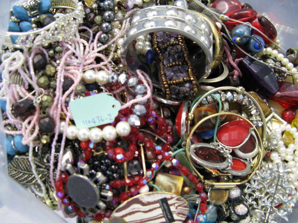 A bag containing a large quantity of costume jewellery. Many AF. Weight approximately 11.5kg. Due to - Image 2 of 2