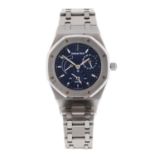 AUDEMARS PIGUET - a mid-size Royal Oak bracelet watch. Stainless steel case. Numbered E-19722