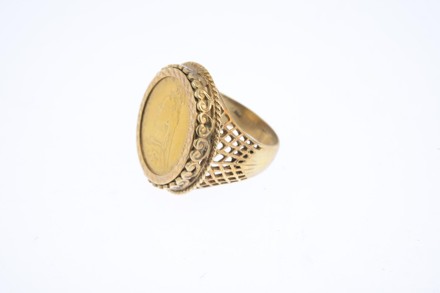 (209869) A 9ct gold mounted full sovereign ring. - Image 3 of 3