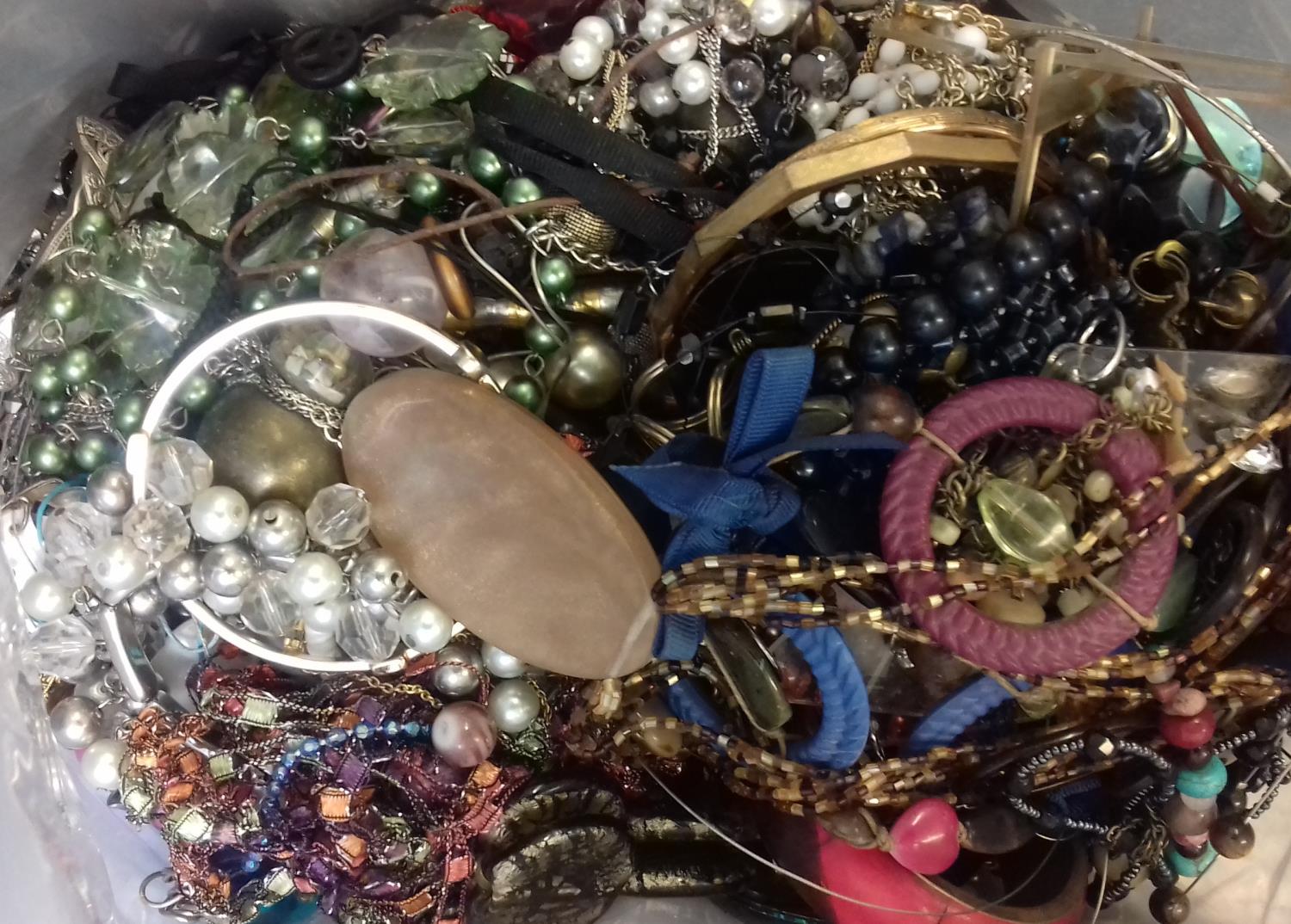 A bag containing a large quantity of costume jewellery. Many AF. Due to the amount of items in - Image 2 of 2