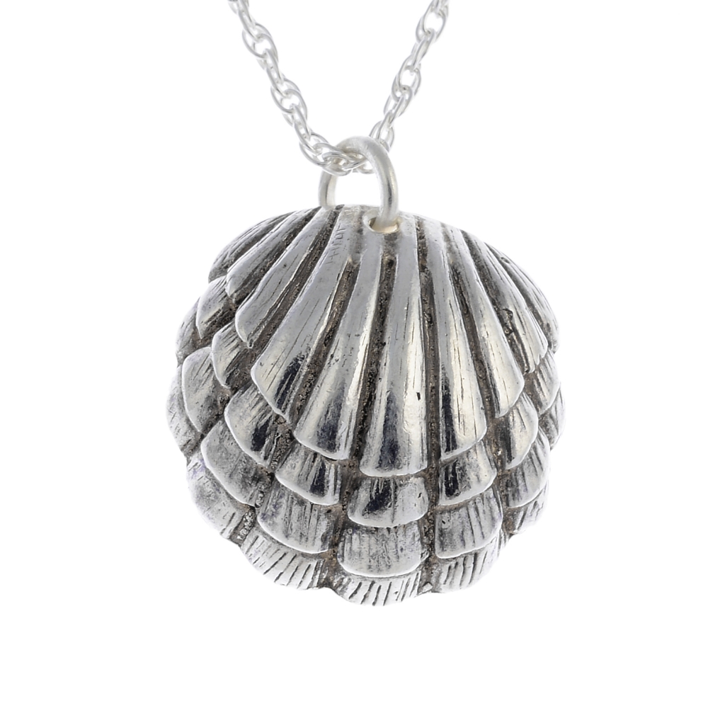 A selection of silver and white metal jewellery. To include a pendant of a shell with a rope