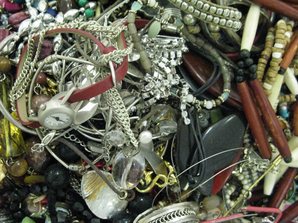 A bag containing a large quantity of costume jewellery. Many AF. Due to the amount of items in - Image 2 of 2