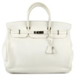 HERMÈS - a 2010 white Birkin 40 handbag.