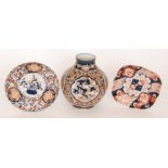 A late 19th to early 20th Century Japanese Imari pattern vase of ovoid form decorated with
