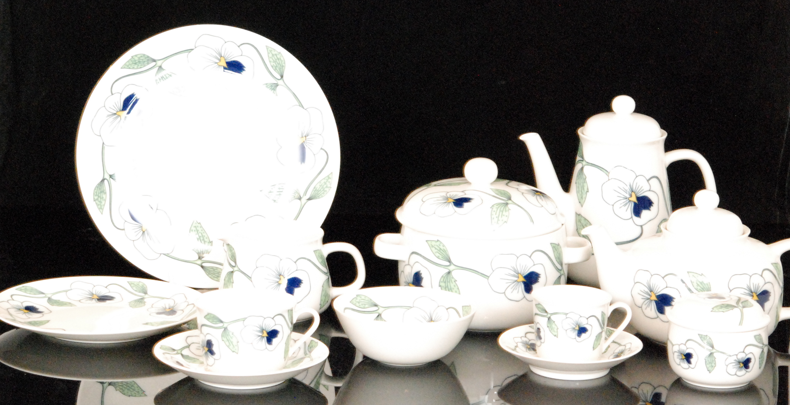 A large later 20th Century Rorstrand tea and dinner service in the Sylvia pattern with stylised