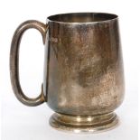 A hallmarked silver tankard of plain form, terminating in a C scroll handle, weight 12oz,