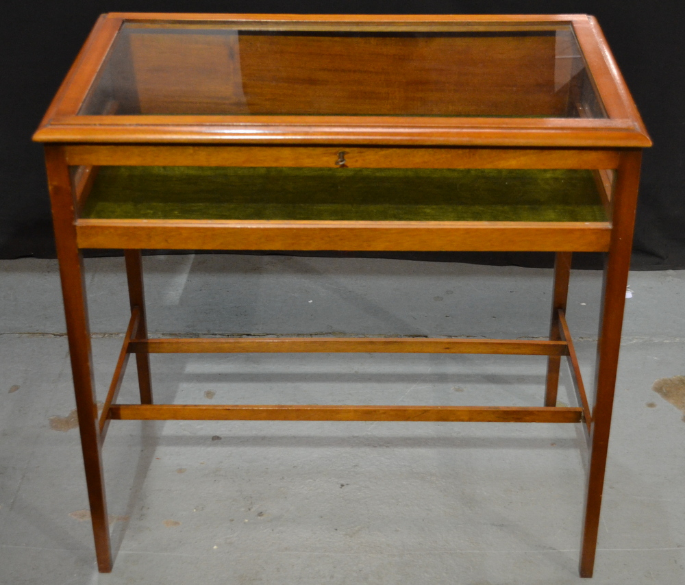A late 20th Century mahogany bijoiterie table or vitrine of rectangular form,