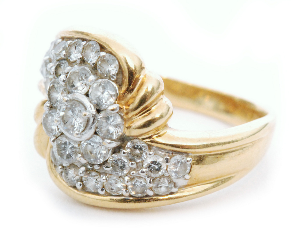 A modern 18ct hallmarked diamond cluster ring,