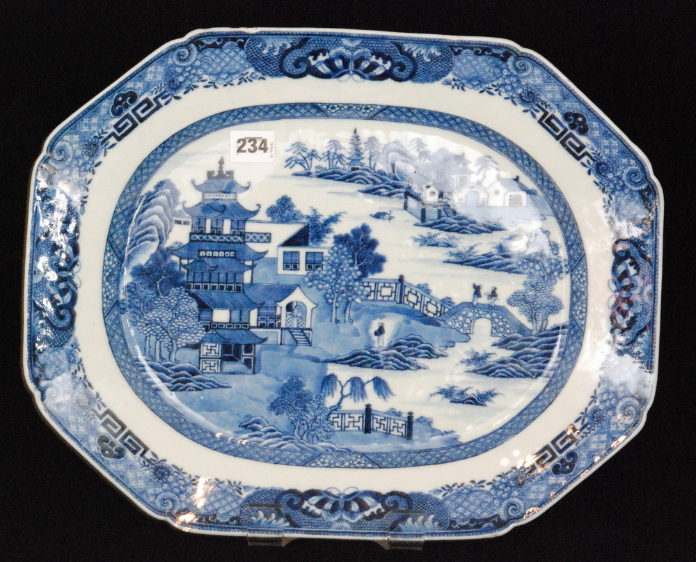 A large late 18th to early 19th Century Chinese export meat plate decorated with a hand painted - Image 3 of 3