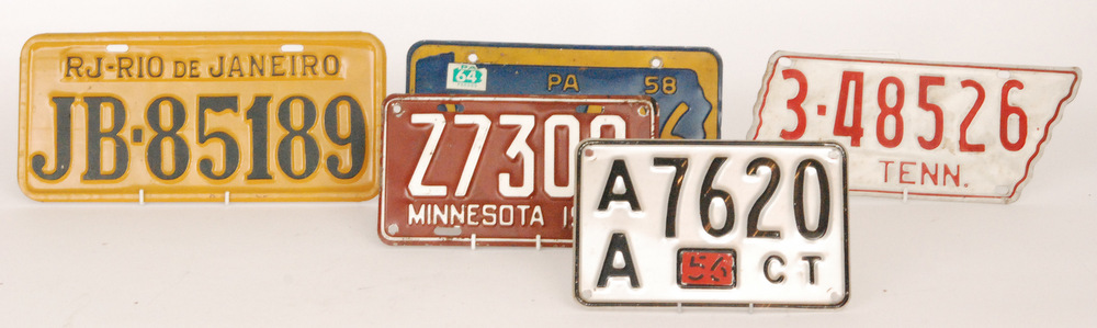 A collection of American licence number plates to include No 3-48526, 55 Tenn,