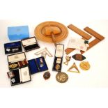 A parcel lot of assorted Masonic items to include a gavel, a Bakelite box, gilt metal jewels,