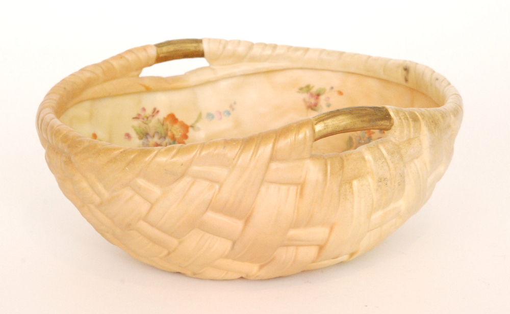 An early 20th Century Royal Worcester blush ivory shape 1435 bowl decorated to the interior and - Image 3 of 4