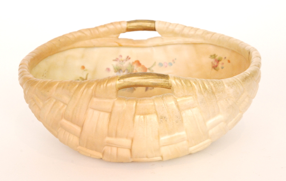 An early 20th Century Royal Worcester blush ivory shape 1435 bowl decorated to the interior and - Image 4 of 4